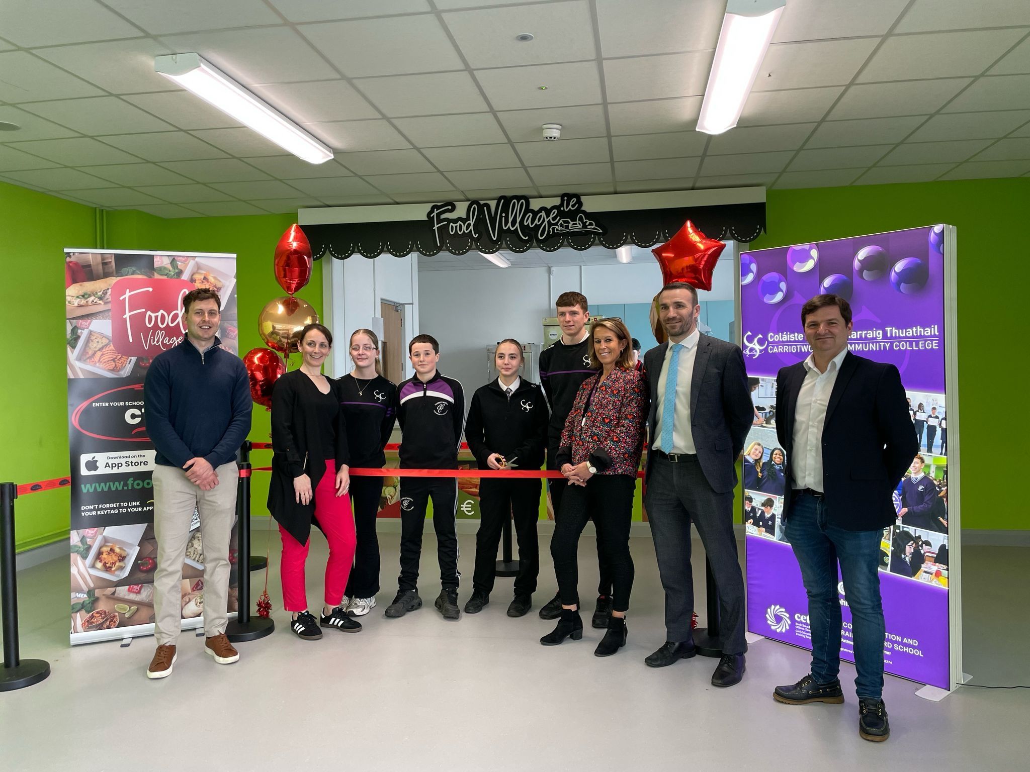 495448954_1499721704706330_4015130418077778848_n Food Village school opening event with students, school staff and Food Village representatives celebrating a new service launch.