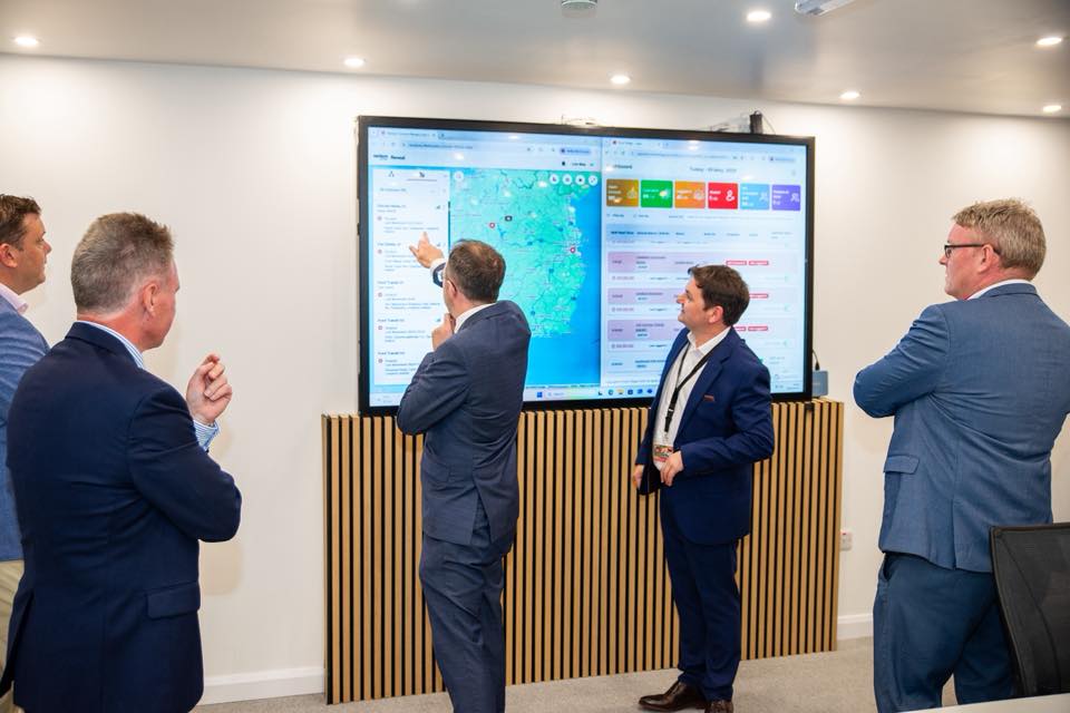 502660879_1518624986149335_8598133155223623906_n Food Village leadership team reviewing live operations and delivery data on a digital platform at headquarters.