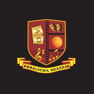 Pobalscoil Neasáin crest